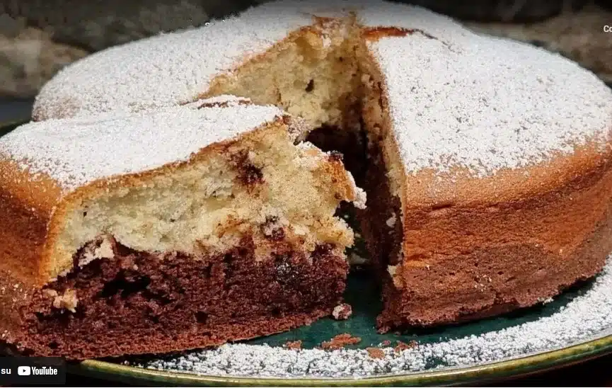 Torta bicolore con gocce di cioccolato: soffice, alta e senza burro né latte 1 torta magica altissima.jpg.webp