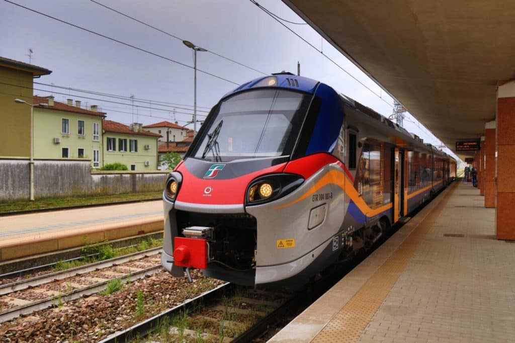 Treno regionale Italia e1753690904623.jpg