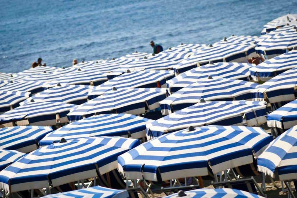 spiaggia affollata Italia 1.jpg