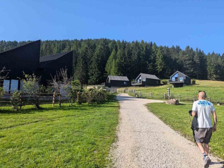 viaggio piedi hotel.jpg