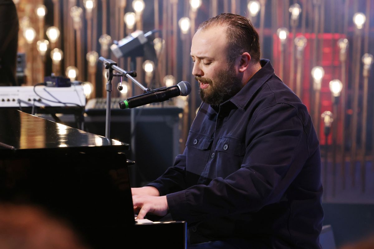 Paura al concerto di Raphael Gualazzi: crolla la struttura per le luci 1 GI Raphael Gualazzi.jpg