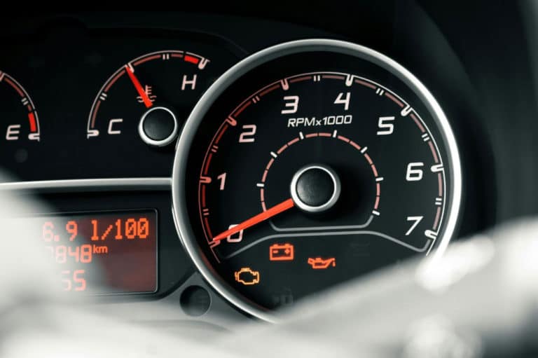 Segnali di allarme da non ignorare mai sulla tua auto