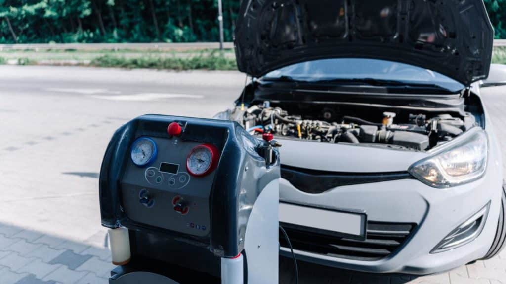 Test di verifica del climatizzatore auto e ricarica scaled e1749026341826.jpg