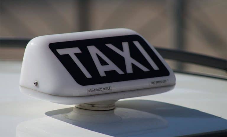 Insegna taxi.jpg