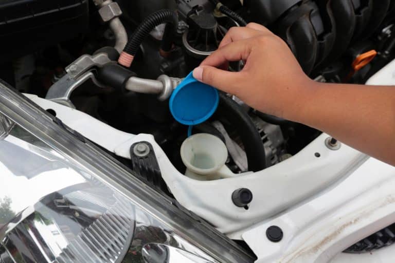 lavavetri liquido tergicristalli parabrezza auto.jpg