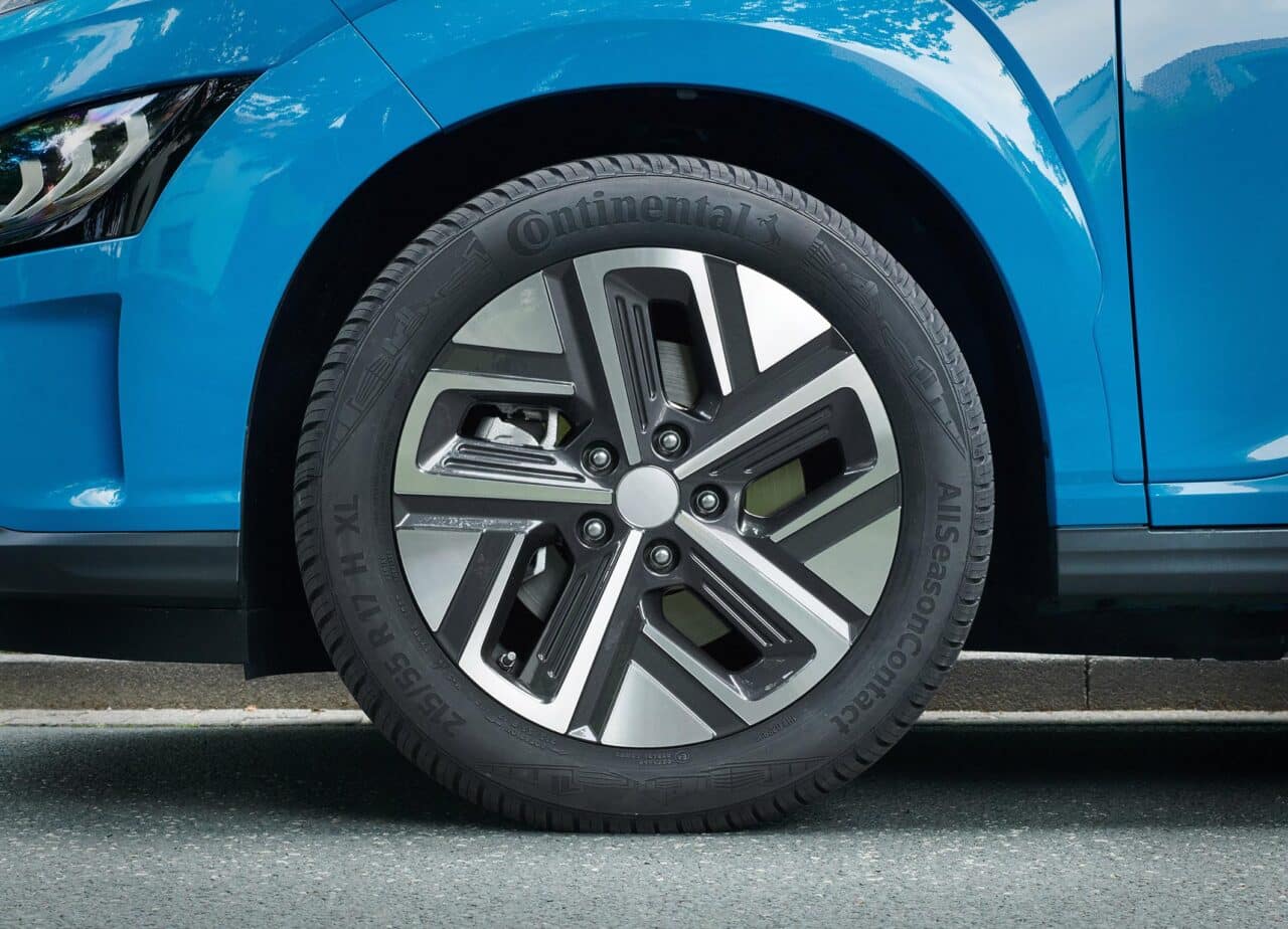 Cosa succede se non usi mai l’auto: i danni invisibili dopo mesi di fermo 1 Continental PP AllSeasonContact A 2 e1763055248225.jpg