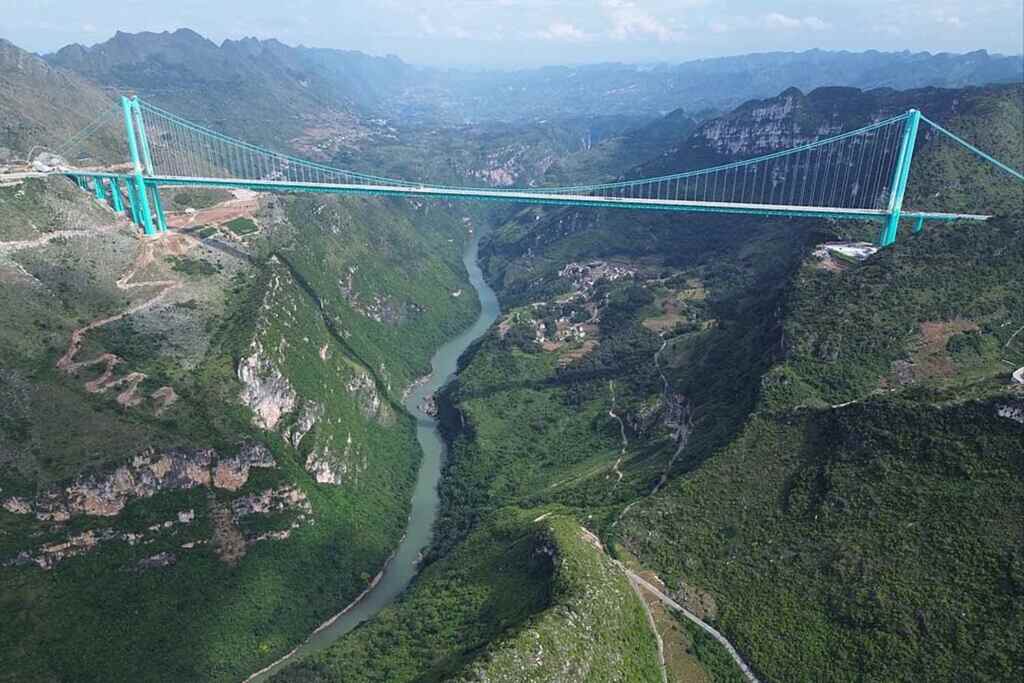 Huajiang Canyon Bridge