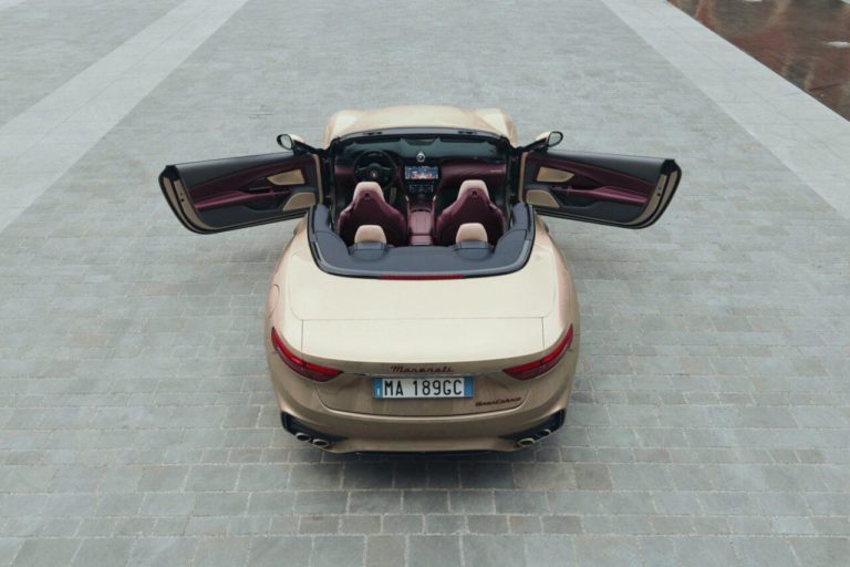 Maserati, Imparato segna la rotta: “Utile in 2-3 anni, ecco come” 3 Maserati GranCabrio Oro Lirico scaled e1762519559736.jpg