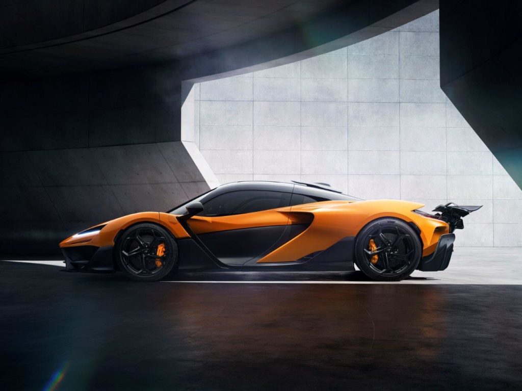 Mclaren W1 con Pirelli.jpg