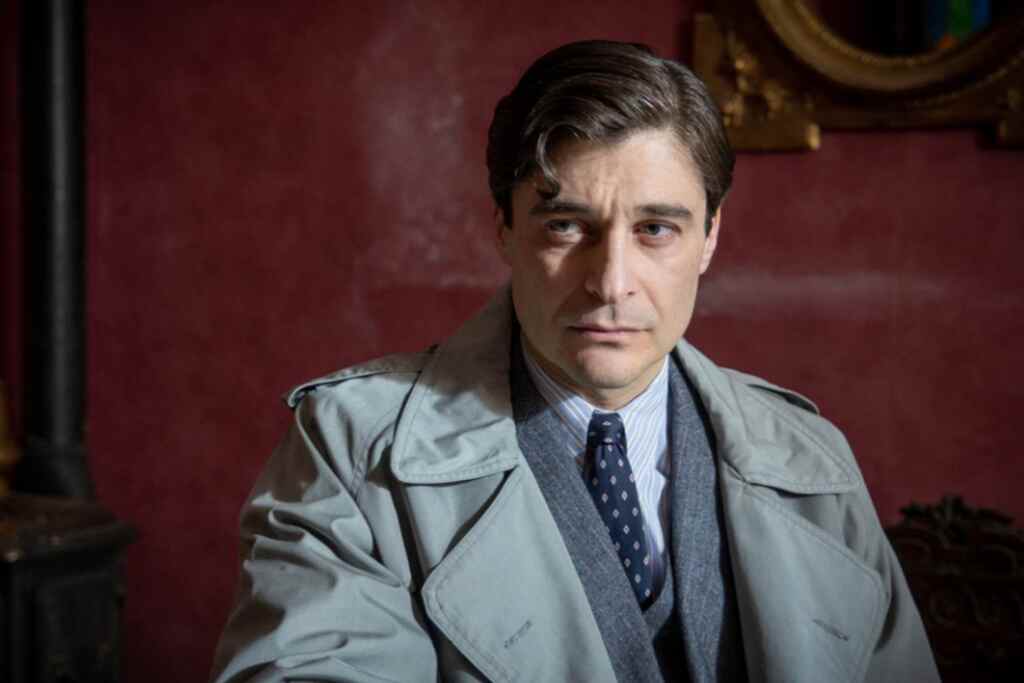 Il Commissario Ricciardi: perché ci piace l’antieroe che sfida il classico machismo 2 Ricciardi