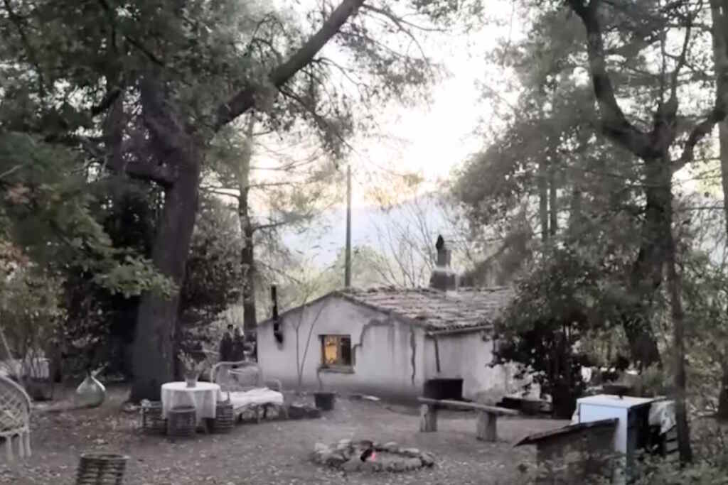 I bimbi che vivevano nei boschi abruzzesi sono stati portati in comunità 2 casa nei boschi