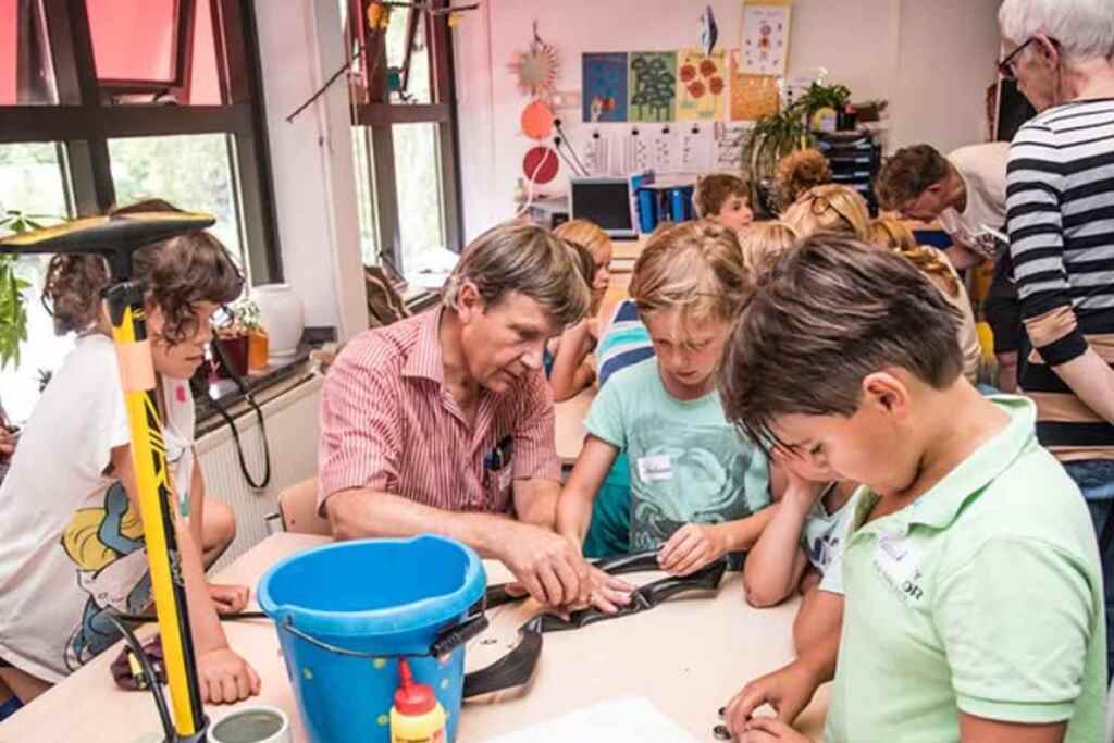 Kid Repair Cafè: in Olanda i bambini imparano a riparare i loro oggetti rotti (e scoprono che non tutto va buttato) 2 repaircafefoundation
