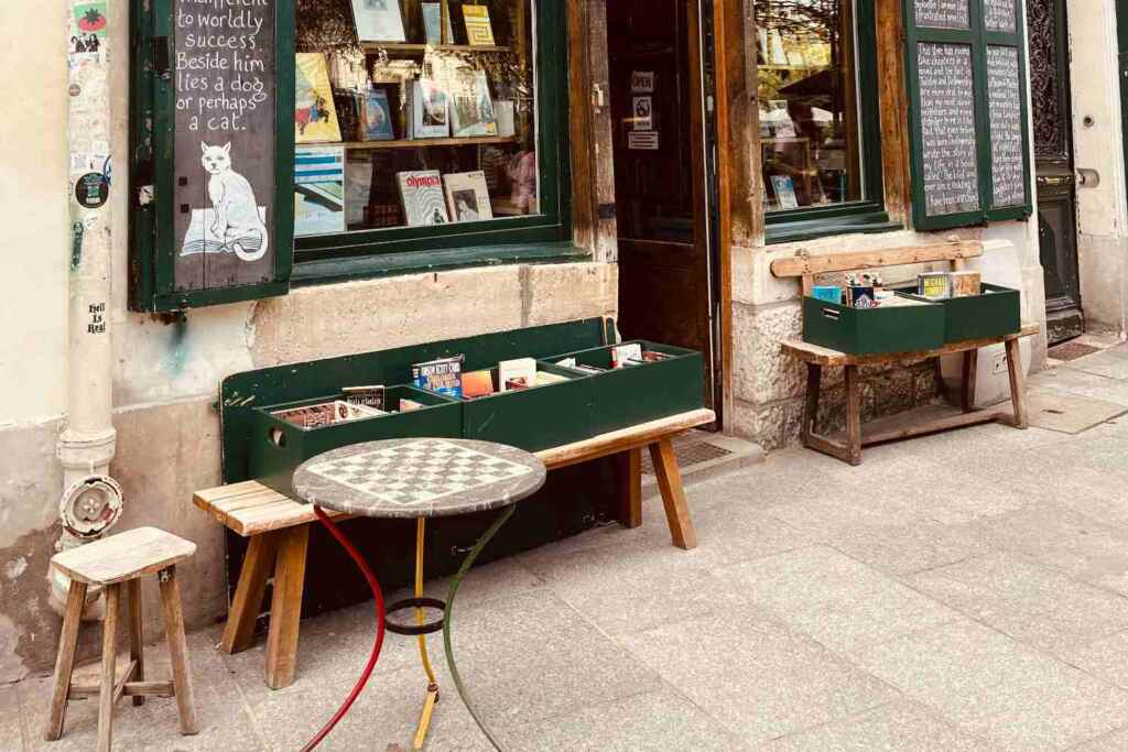 Le librerie di Roma potranno avere i dehors come i bar (e diventare luoghi di incontro e socialità) 2 Librerie dehors