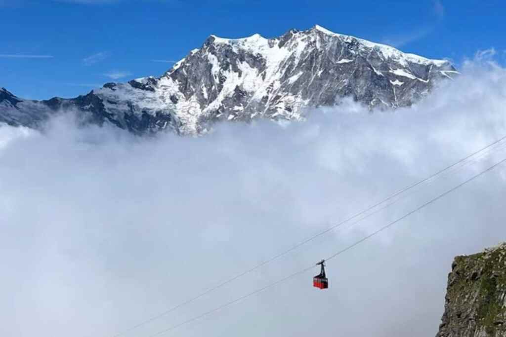 Incidente sulla funivia di Macugnaga: ci sono feriti e 100 persone bloccate a 2.800 metri di altitudine 2 Macugnaga