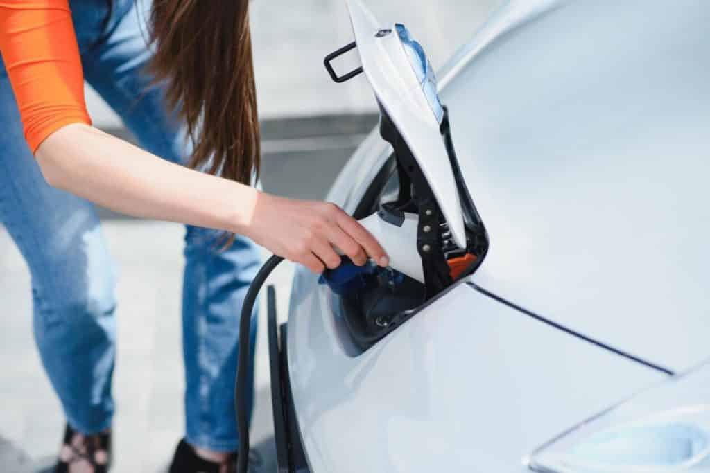 Auto elettrica a noleggio e1753372847159.jpg