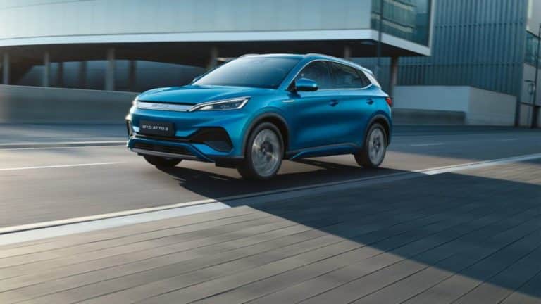 SUV cinesi: consigli per l’acquisto con prezzi fino a 40.000 € 2 BYD Atto 3 scaled e1757931065235.jpg
