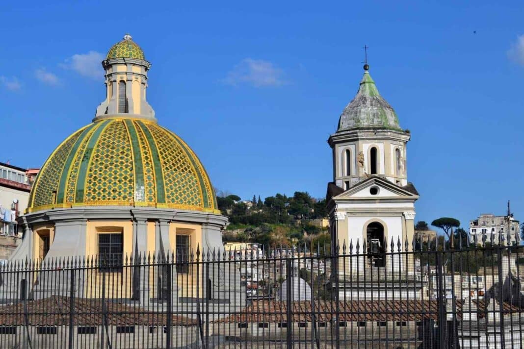 Cupola e campanile della basilica di Santa Maria della Sanita di Napoli.jpg