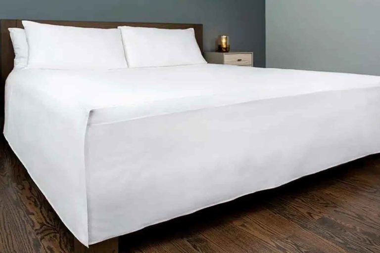 Questa invenzione premiata con 750 mila dollari rivoluziona i lenzuoli con angoli (e il modo in cui rifacciamo il letto) 3 Neet Sheets.jpg