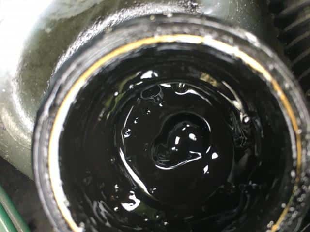 Olio nella vaschetta dell’acqua: come risolvere 4 Olio denso nella vaschetta acqua radiatore.jpg