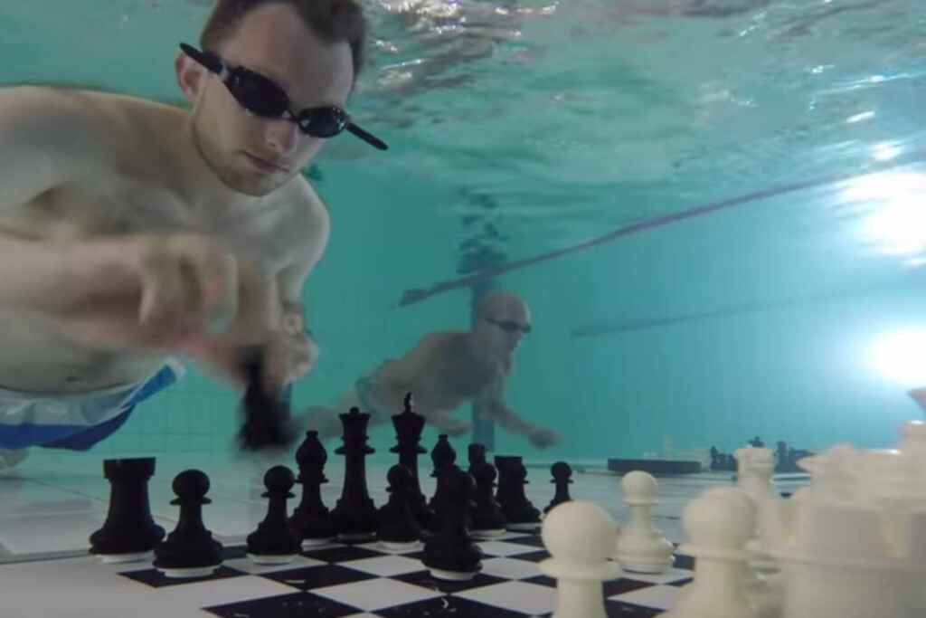 Scacchi sott’acqua in apnea: le immagini dei mondiali di diving chess ti toglieranno il fiato 2 World Diving Chess Championships