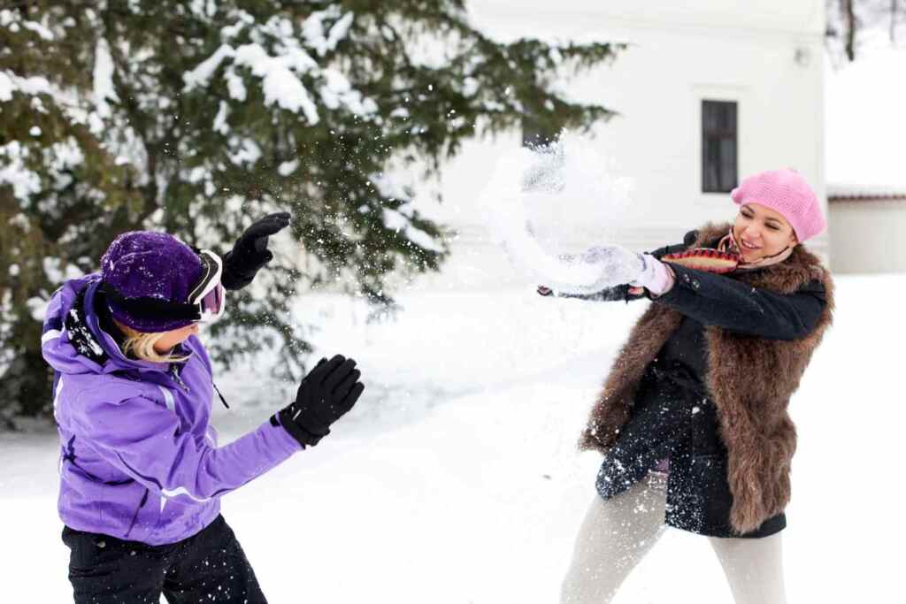 giocare a palle di neve