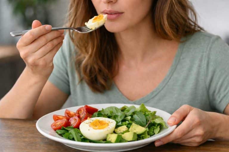 Ho mangiato un uovo al giorno per una settimana ed ecco cosa ho notato, l’esperimento di una dietista 4 mangiare un uovo.jpg