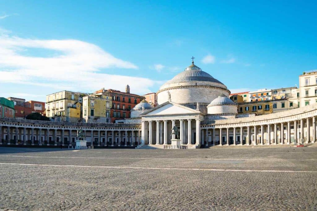 piazza del plebiscito a napoli.jpg