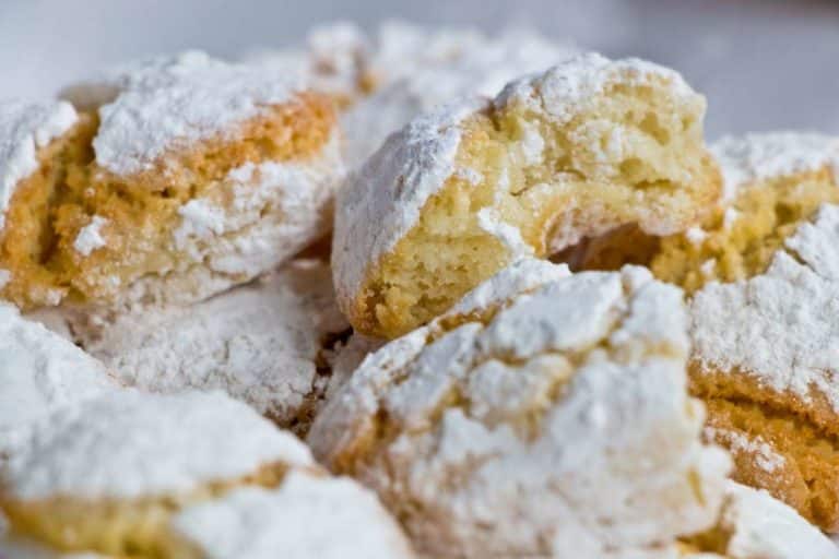 Non solo panforte: questi sono i dolci natalizi tipici della Toscana, quanti ne hai assaggiati? 2 ricciarelli.jpg