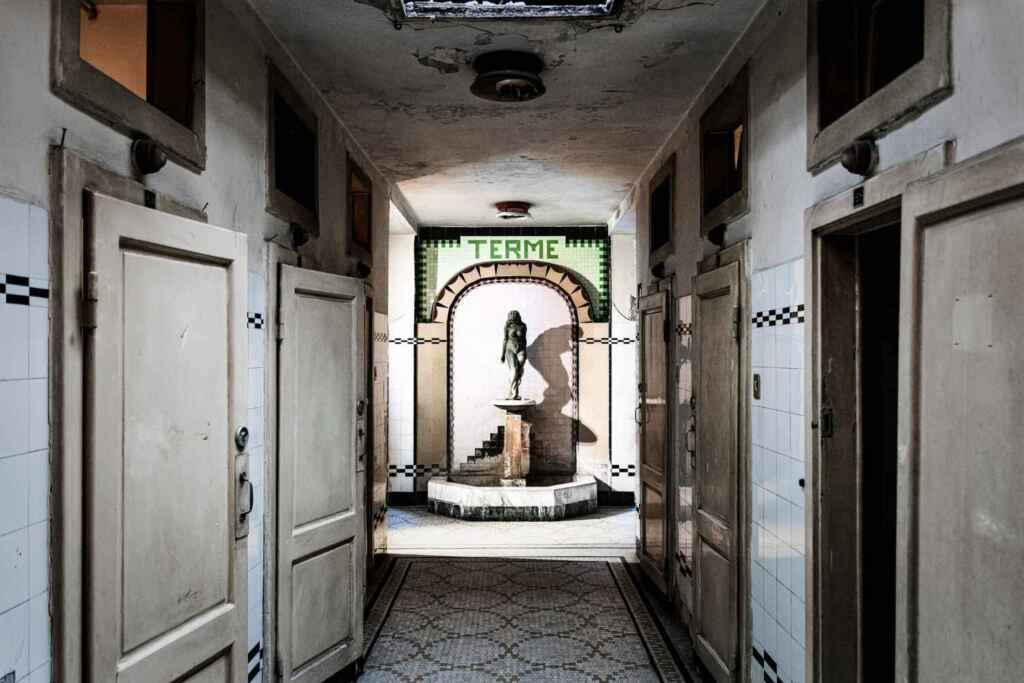 Le terme segrete di Milano esistono davvero: nel sottosuolo di Piazza Oberdan c’è un capolavoro Liberty abbandonato 2 terme albergo diurno venezia