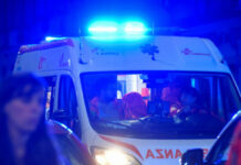 Schianto tra moto e taxi a Milano: morti due ventenni. La moto sarebbe passata col rosso