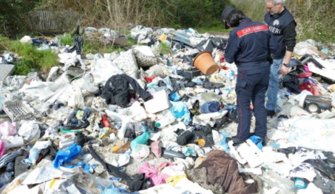 Frosinone - Maxi discarica abusiva di 'veleni' scoperta e sequestrata in zona Asi: abbandonati anche rifiuti tossici 2 4