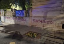 Atto vandalico a Terracina: scritte ingiuriose sotto casa dell’eurodeputato Nicola Procaccini