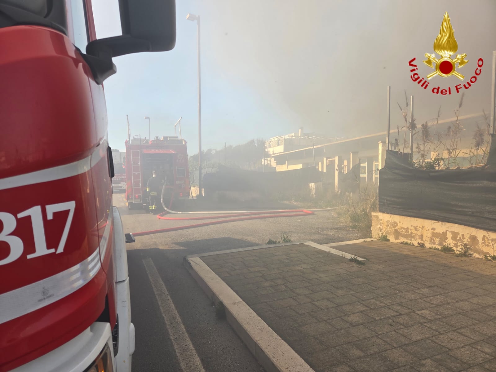 Fiamme a Santa Marinella: brucia il tetto dell’ex piscina in via Siena 1 PHOTO 2026 03 17 15 56 00