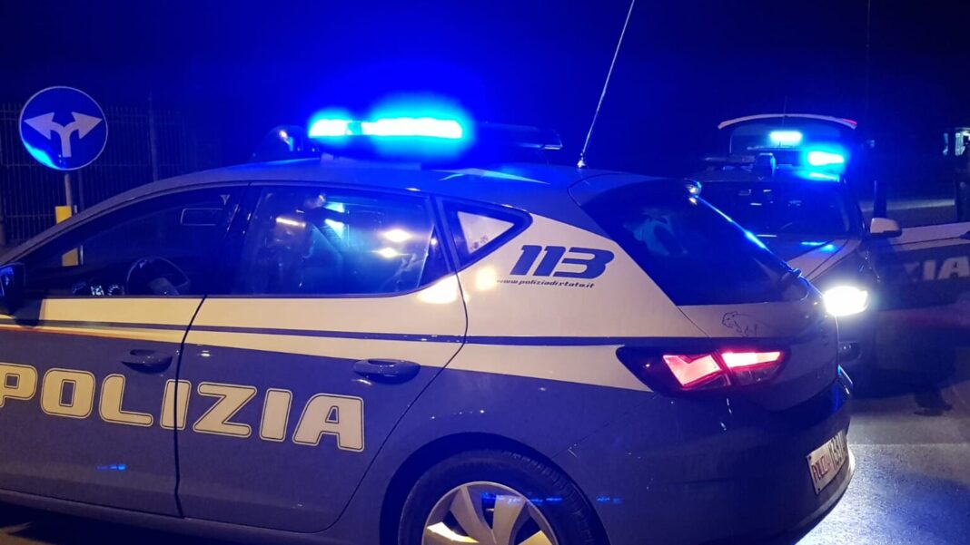 aprilia polizia notte auto incendiata