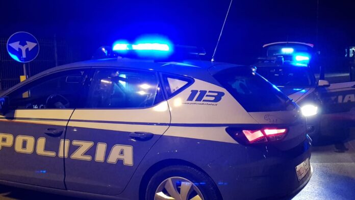 aprilia polizia notte auto incendiata