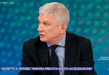 Crosetto a Dubai, l’ambasciatore Benassi a La7: “Vicenda poco credibile e imbarazzante. Ha pagato il triplo per tornare? Ridicolo”