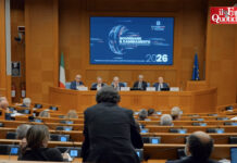 “Crosetto a Dubai? Servizi non monitorano viaggi privati dei ministri”. Ma non risponde alla domanda del Fatto sugli “impegni istituzionali” e sull’assenza di informazioni e scorta