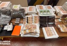 Napoli – Stamperia clandestina di banconote false: sequestrati oltre 2,8 milioni di euro, un arresto