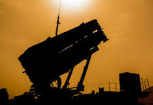 Fiamme su Teheran e venti di guerra totale: la Nato abbatte missili in Turchia