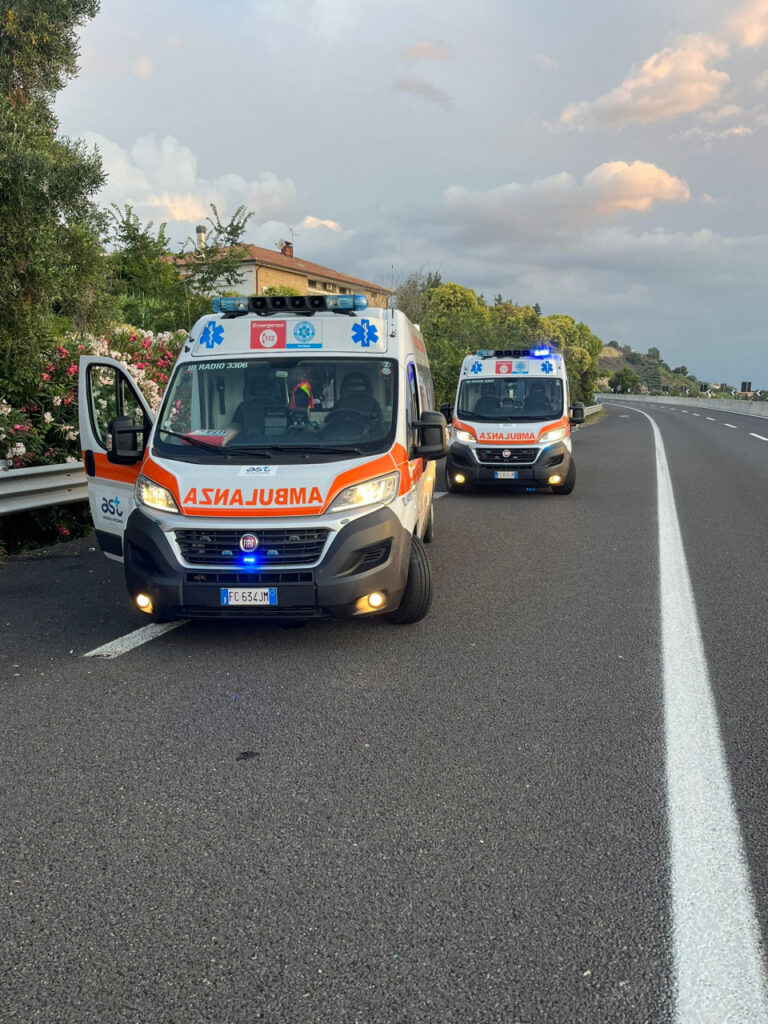 ambulanze incidente pontina aprilia autostrada
