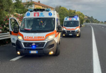 Aprilia – ‘Pontina’, camion sfonda il new jersey e travolge un’auto nella corsia opposta: due morti ambulanze incidente pontina aprilia autostrada