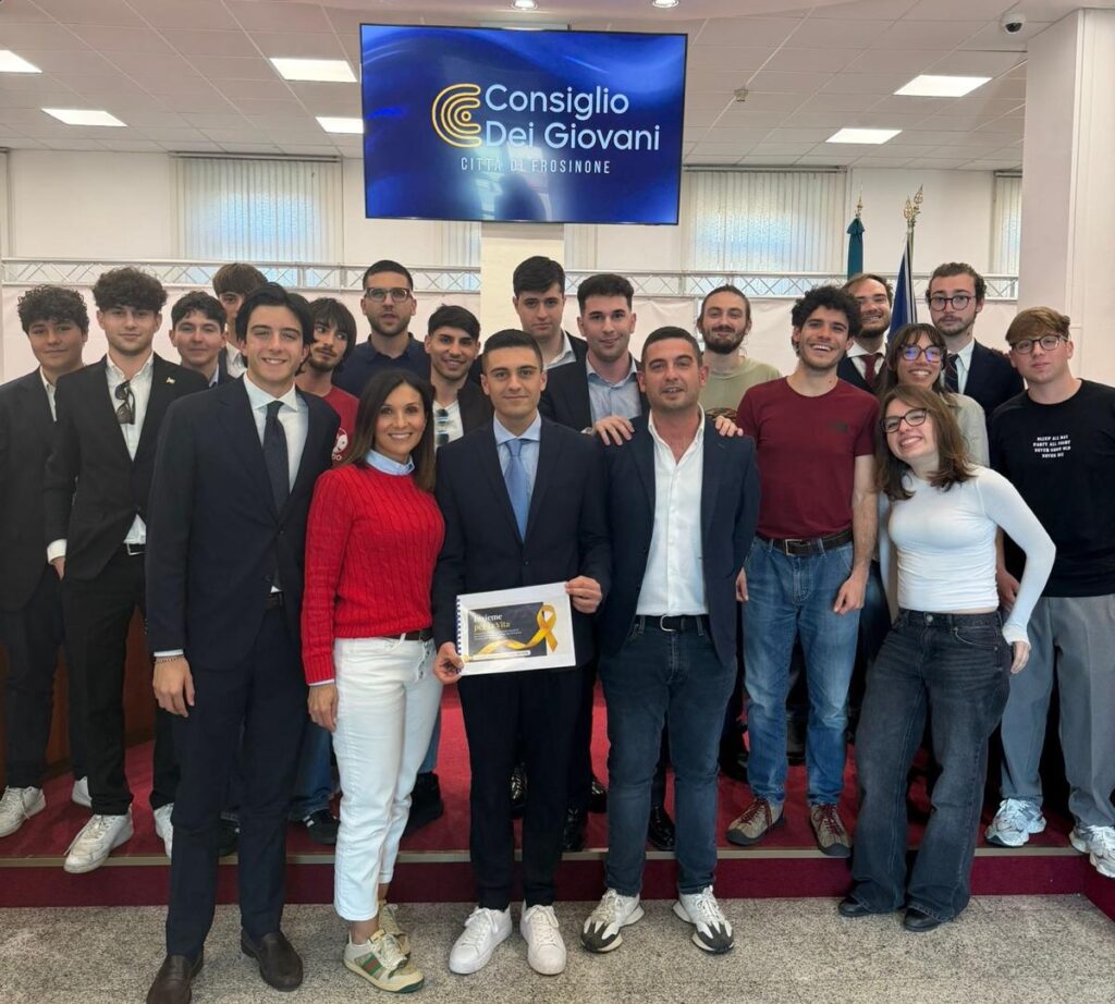 frosinone suicidi consiglio giovani