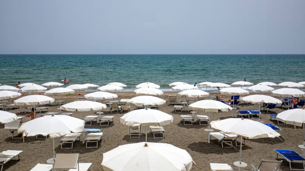 latina litorale lido spiaggia stagione balneare