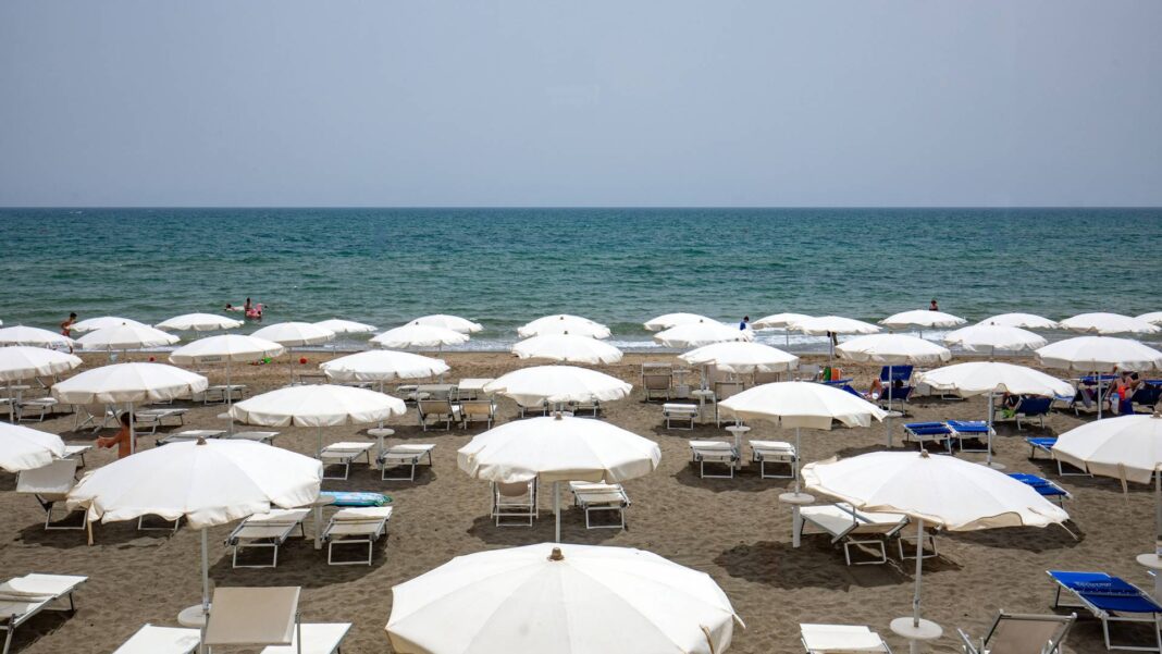 latina litorale lido spiaggia stagione balneare