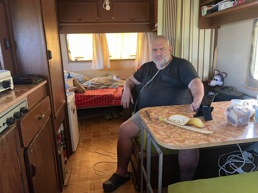 Vive in una roulotte da tre anni in attesa di una casa popolare: la storia di un uomo nel Viterbese 1 WhatsApp Image 2026 04 17 at 10.28.58 2