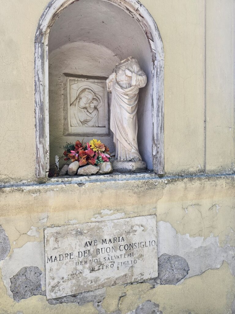 Frusinate, nuovo atto sacrilego: decapitata un'altra statua di Madonna. Comunità attonita, caccia ai profanatori 1 WhatsApp Image 2026 04 18 at 13.16.34 1