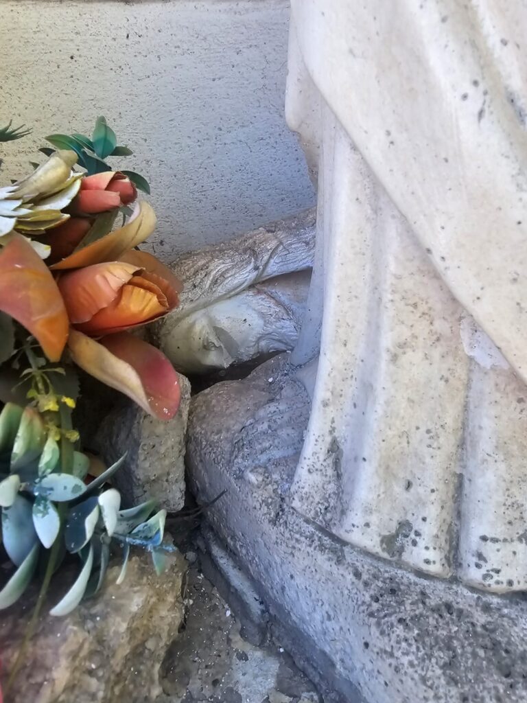 Frusinate, nuovo atto sacrilego: decapitata un'altra statua di Madonna. Comunità attonita, caccia ai profanatori 2 WhatsApp Image 2026 04 18 at 13.16.35 1