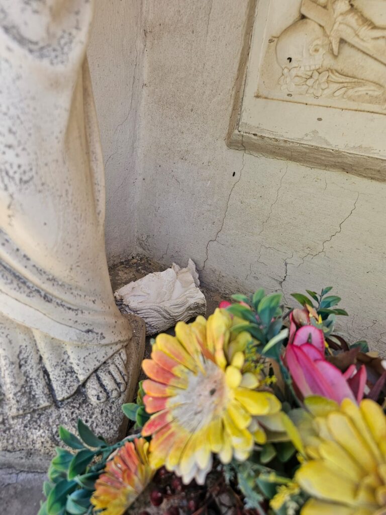 Frusinate, nuovo atto sacrilego: decapitata un'altra statua di Madonna. Comunità attonita, caccia ai profanatori 3 WhatsApp Image 2026 04 18 at 13.16.35