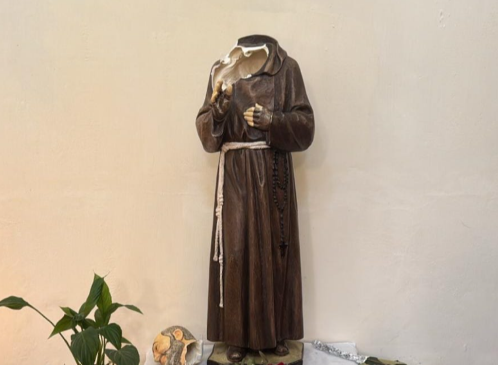 frosinone padre pio statua decapitata