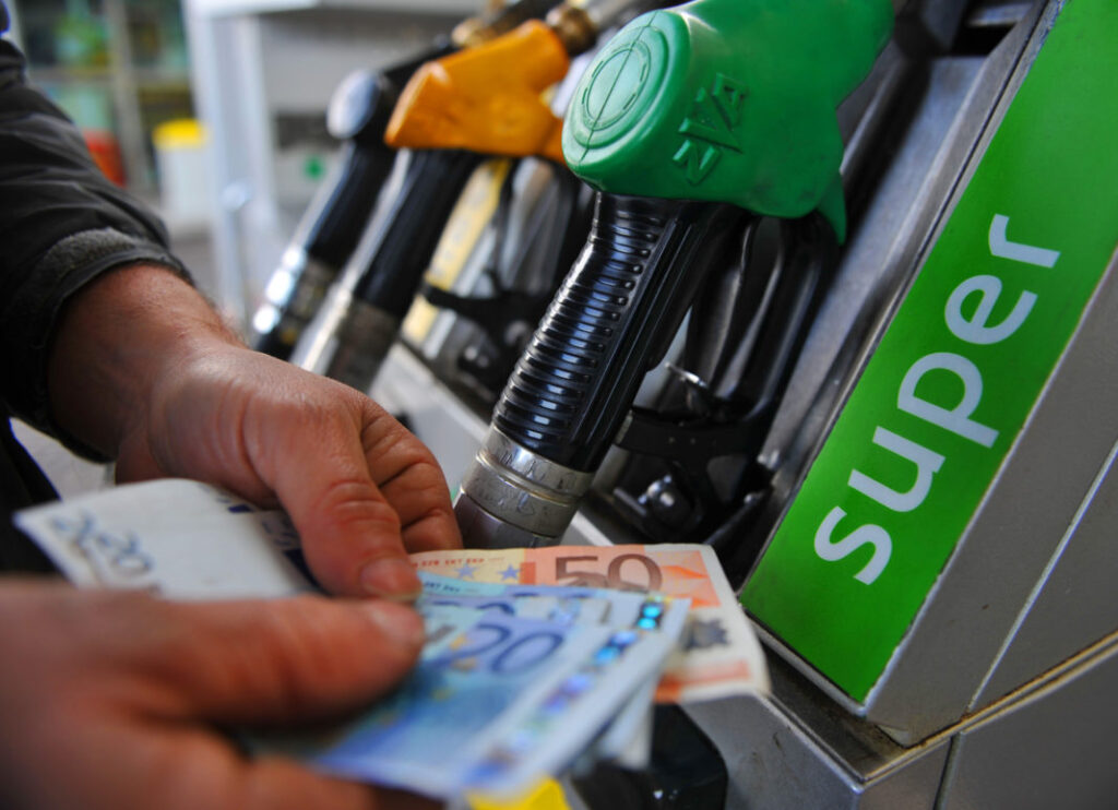 distributore carburante benzina diesel